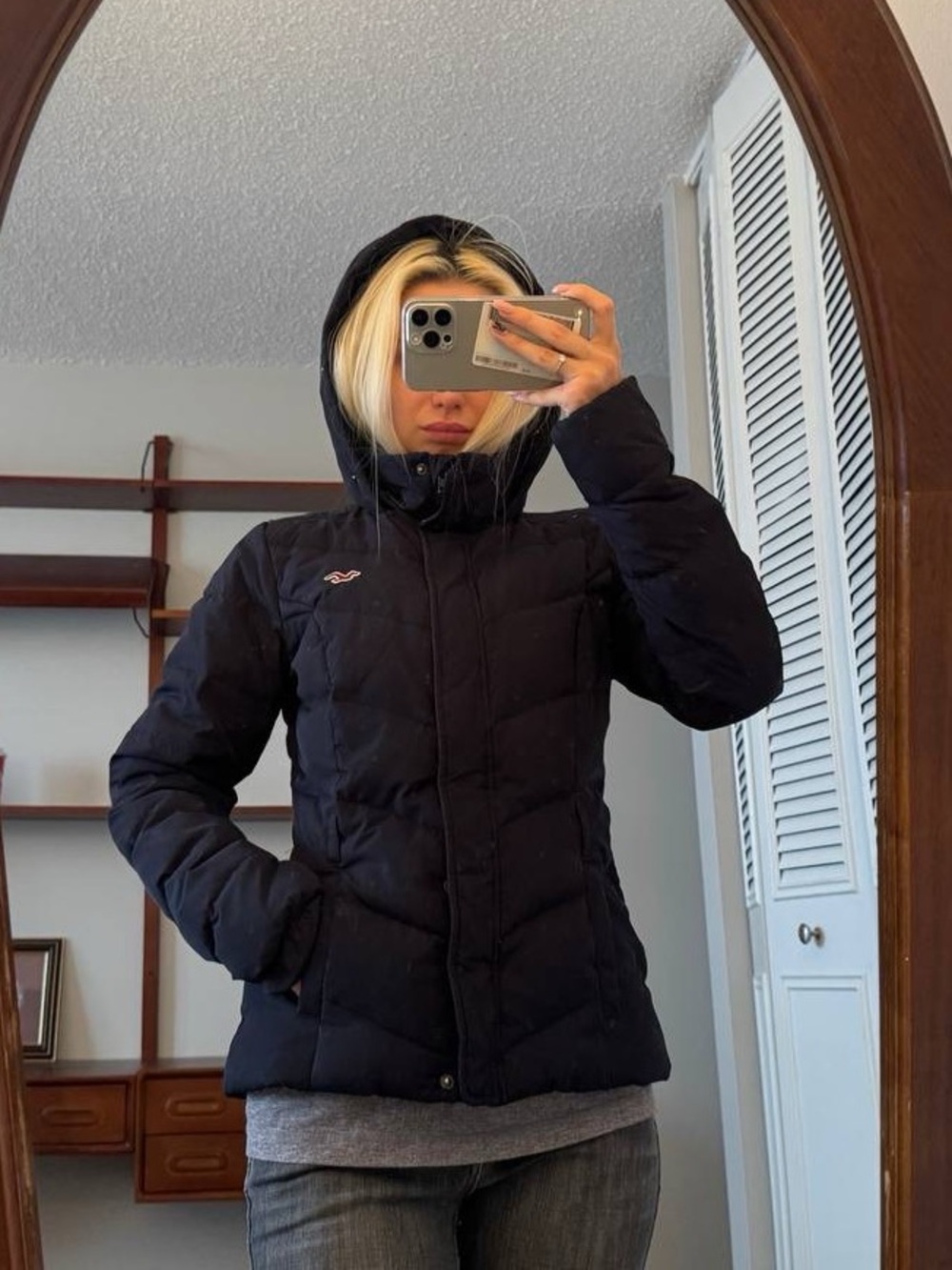 Hollister Women's Dark Navy Quilted Puffer Jacket with Hood
